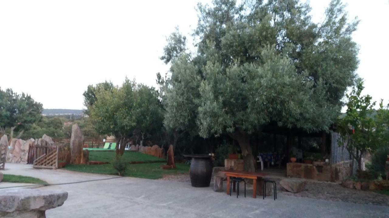 Agriturismo Sa E Padedda Mores Buitenkant foto
